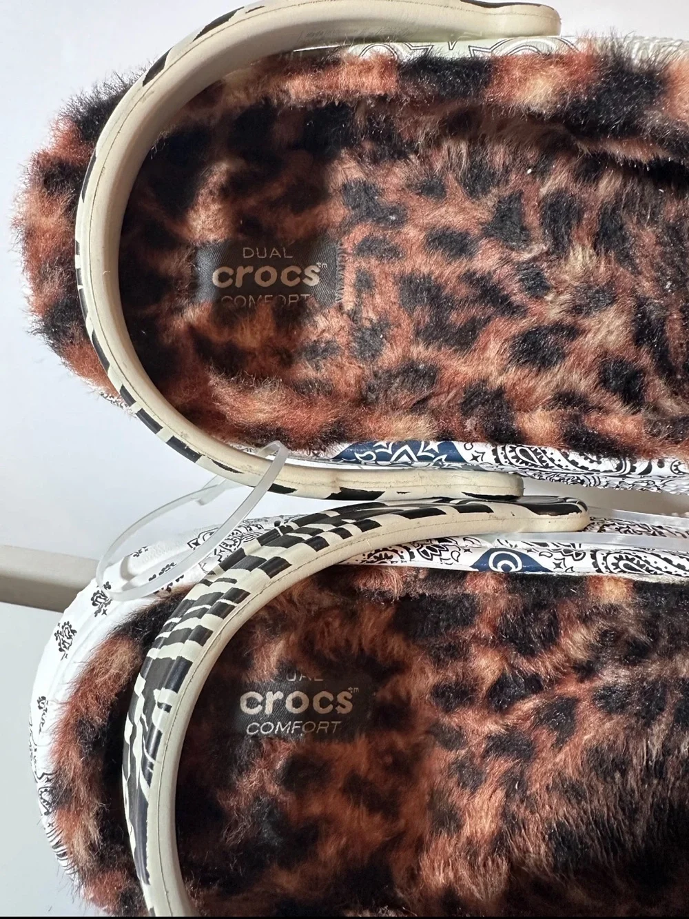 Crocs Dual Comfort Bandana Paisley Faux Fur Lined Clogs Zebra Leopard EUC